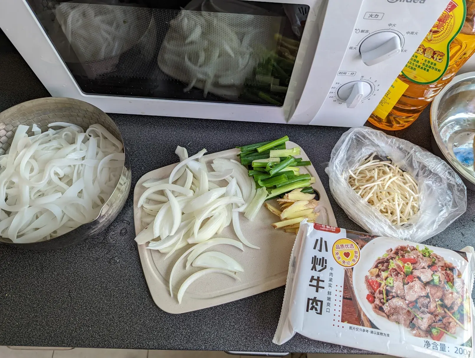 干炒牛河备料